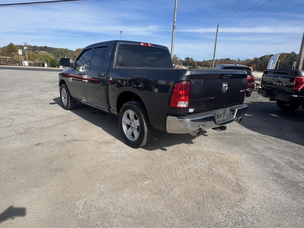 RAM 1500 Classic Tradesman 4x4 Crew Cab 5'7" Box 2021