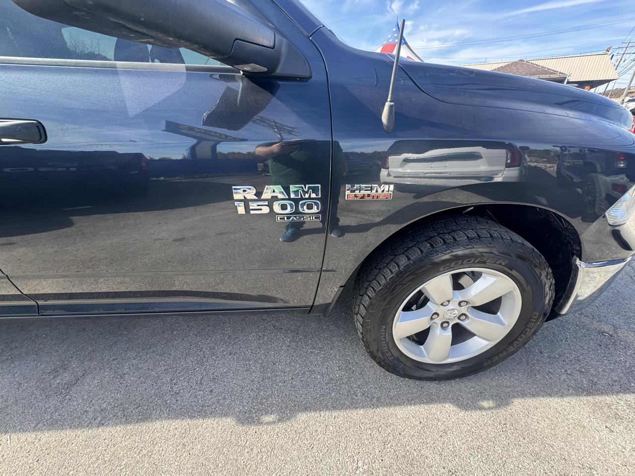 RAM 1500 Classic Tradesman 4x4 Crew Cab 5'7" Box 2021