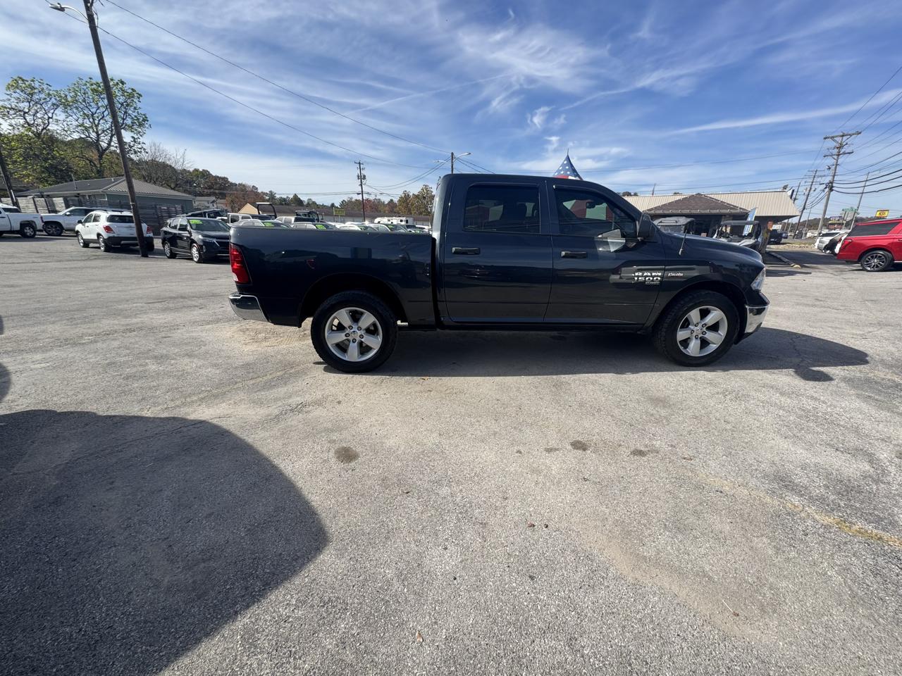 RAM 1500 Classic Tradesman 4x4 Crew Cab 5'7" Box 2021