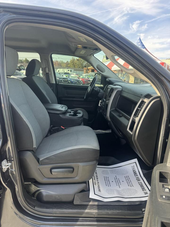 RAM 1500 Classic Tradesman 4x4 Crew Cab 5'7" Box 2021