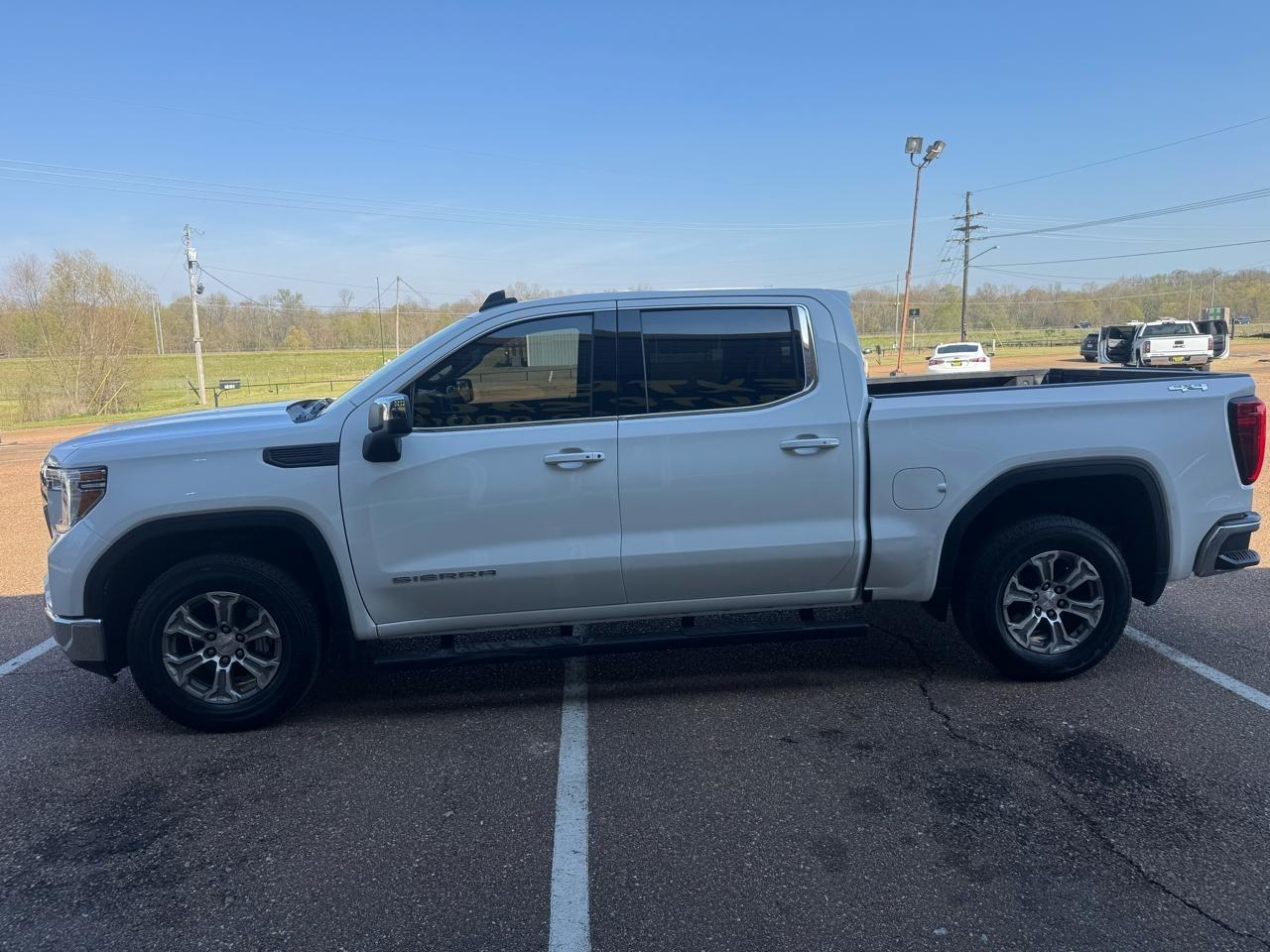 GMC Sierra 1500 Limited 4WD Crew Cab 147" SLE 2022