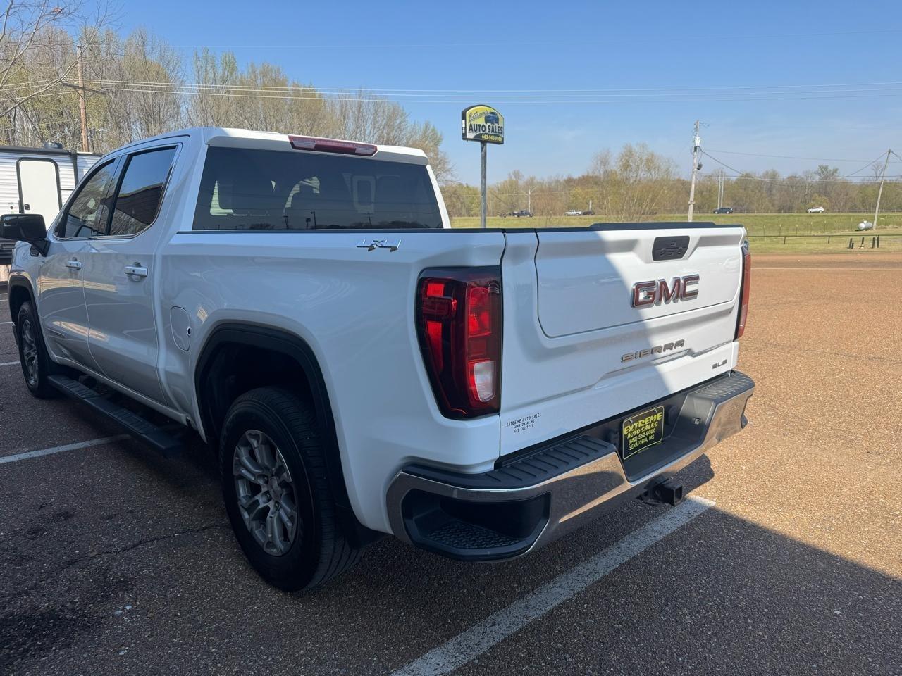 GMC Sierra 1500 Limited 4WD Crew Cab 147" SLE 2022