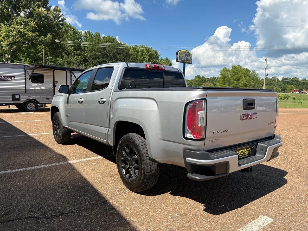 GMC Canyon 4WD Crew Cab 128.3" SLE 2017