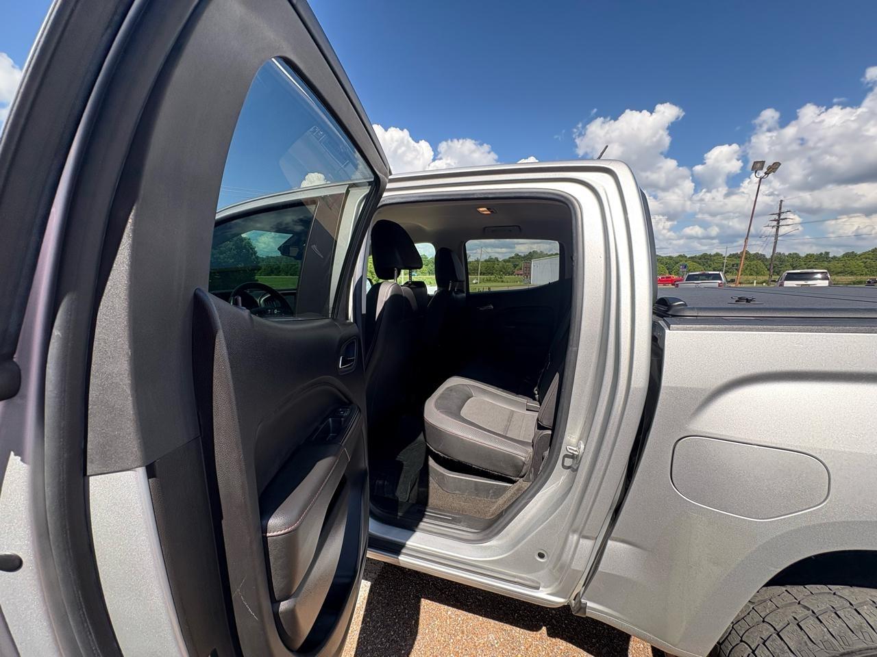 GMC Canyon 4WD Crew Cab 128.3" SLE 2017