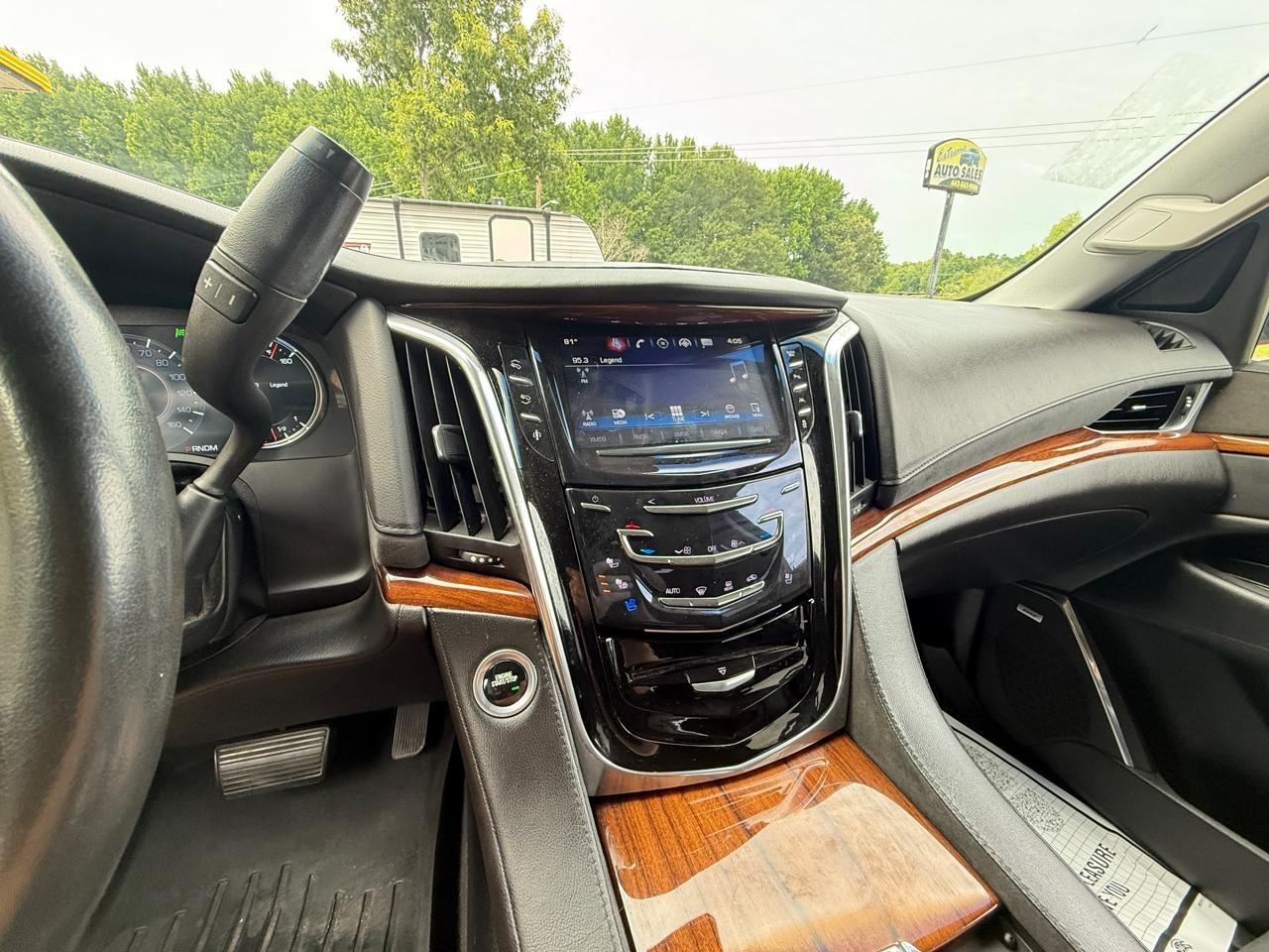 Cadillac Escalade ESV 4WD 4dr Luxury Collection 2016