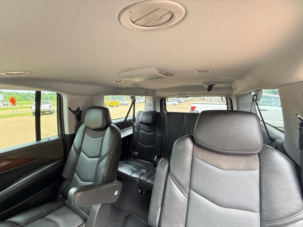 Cadillac Escalade ESV 4WD 4dr Luxury Collection 2016