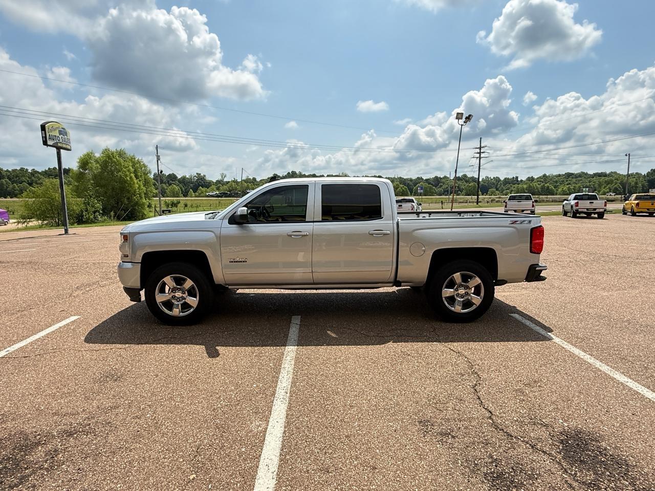 Chevrolet Silverado 1500 4WD Crew Cab 143.5" LT w/2LT 2017