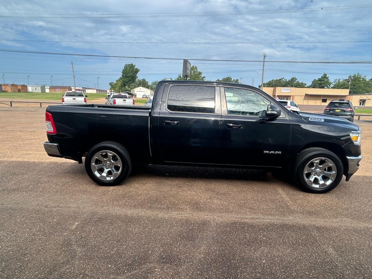 RAM 1500 Big Horn 4x4 Crew Cab 5'7" Box 2022