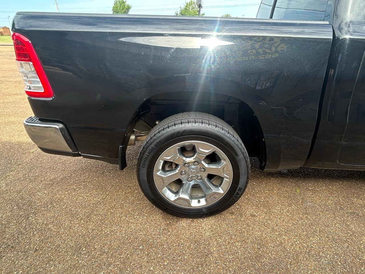 RAM 1500 Big Horn 4x4 Crew Cab 5'7" Box 2022