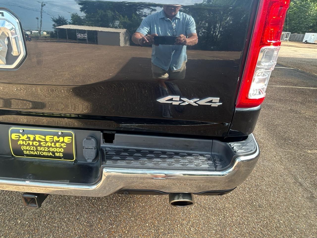 RAM 1500 Big Horn 4x4 Crew Cab 5'7" Box 2022