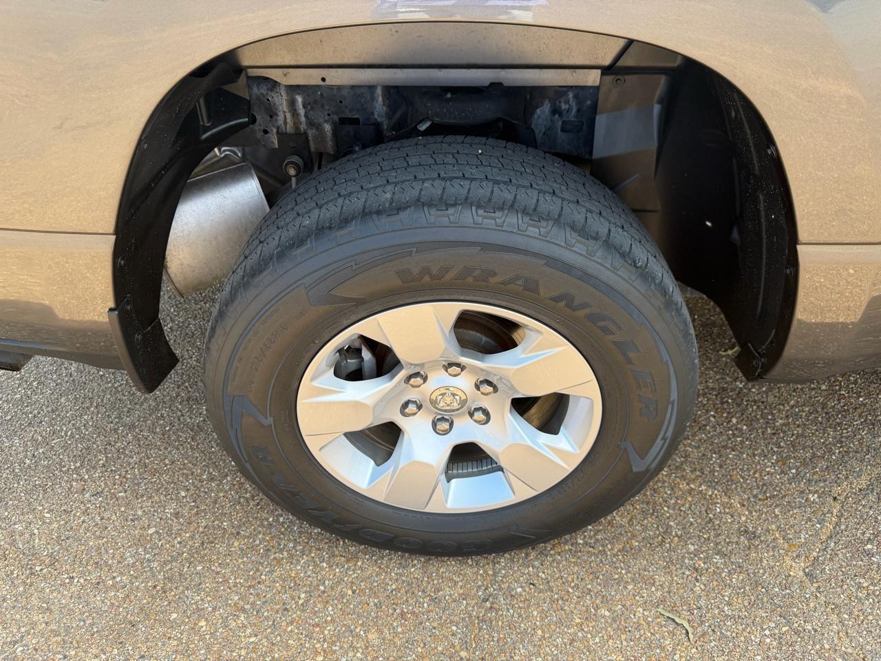 RAM 1500 Big Horn/Lone Star 4x4 Crew Cab 5'7" Box 2019