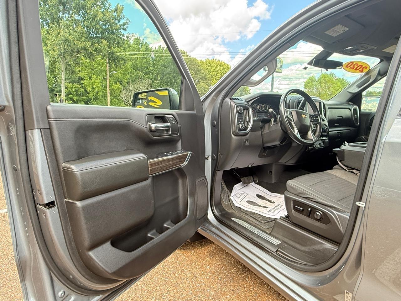 Chevrolet Silverado 1500 2WD Crew Cab 147" LT 2020