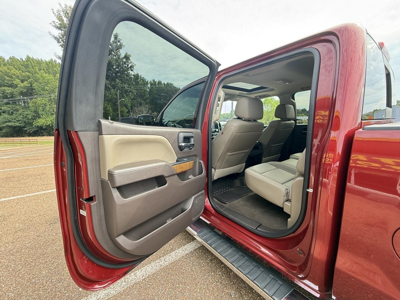 Chevrolet Silverado 1500 2WD Crew Cab 143.5" LTZ w/1LZ 2018