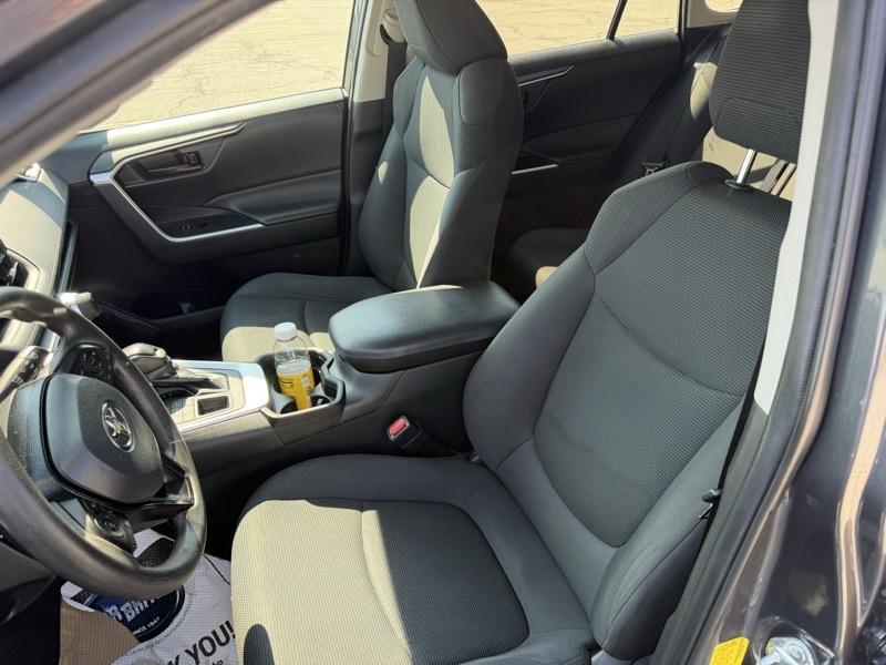Toyota RAV4 LE AWD 2021