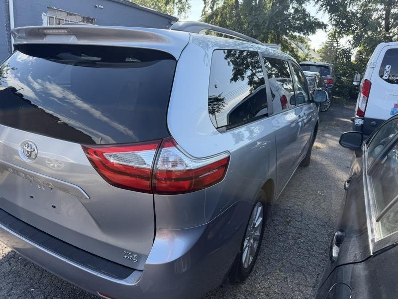 Toyota Sienna XLE 7-Passenger AWD 2017
