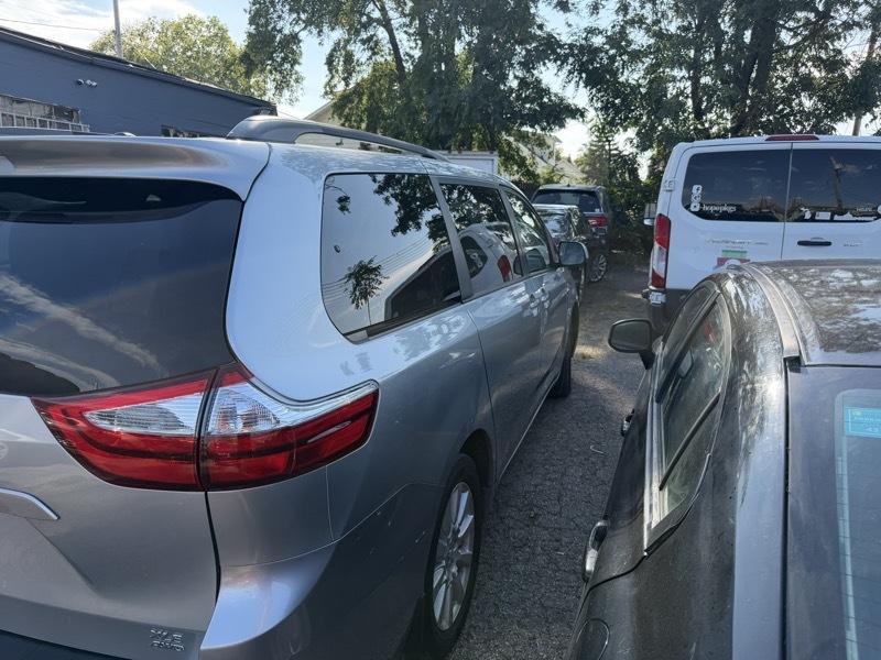 Toyota Sienna XLE 7-Passenger AWD 2017