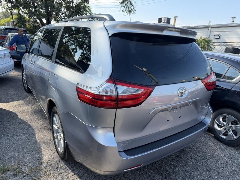Toyota Sienna XLE 7-Passenger AWD 2017