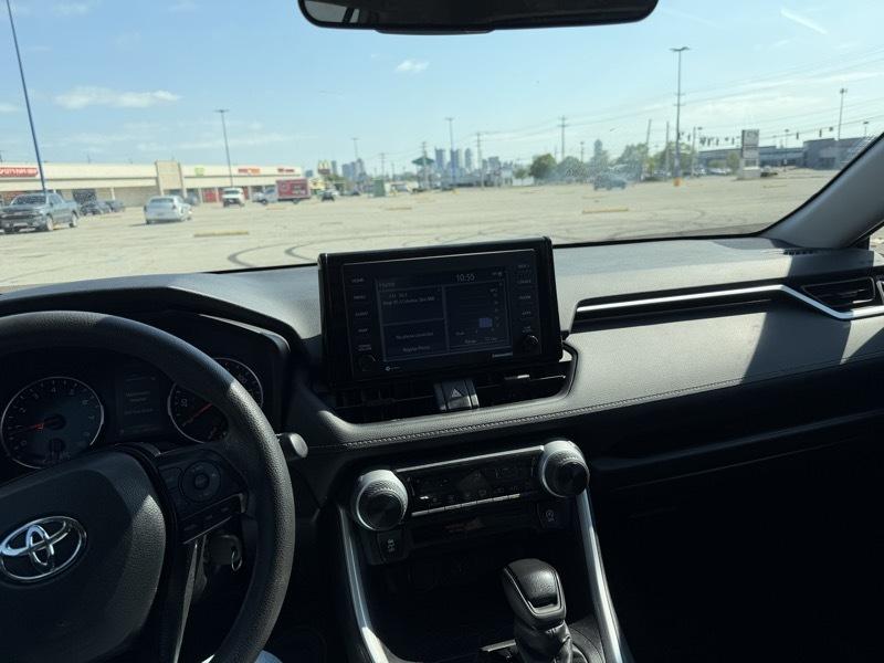 Toyota RAV4 LE AWD 2021