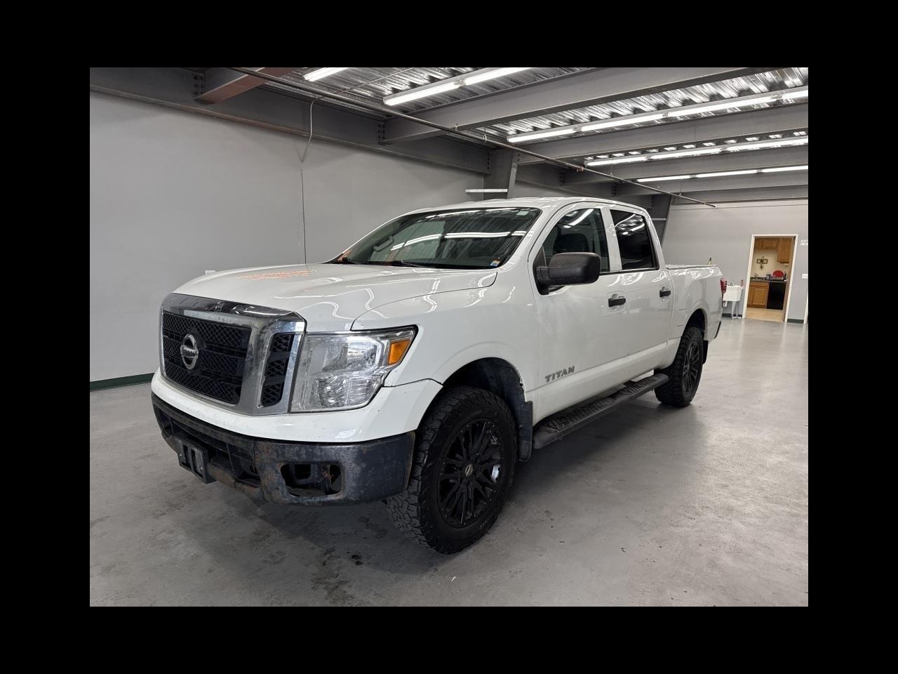 Nissan Titan Platinum Reserve Crew Cab 4WD 2017
