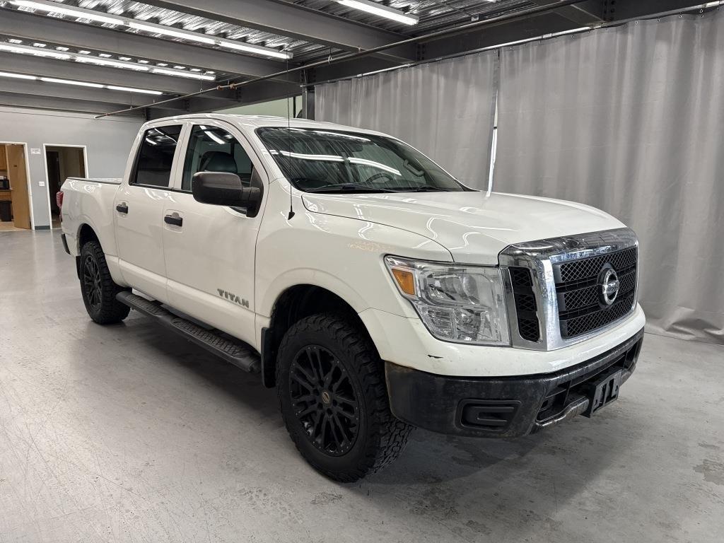 Nissan Titan Platinum Reserve Crew Cab 4WD 2017