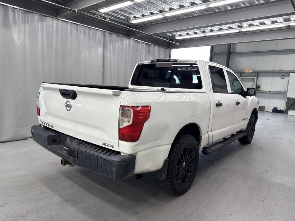 Nissan Titan Platinum Reserve Crew Cab 4WD 2017
