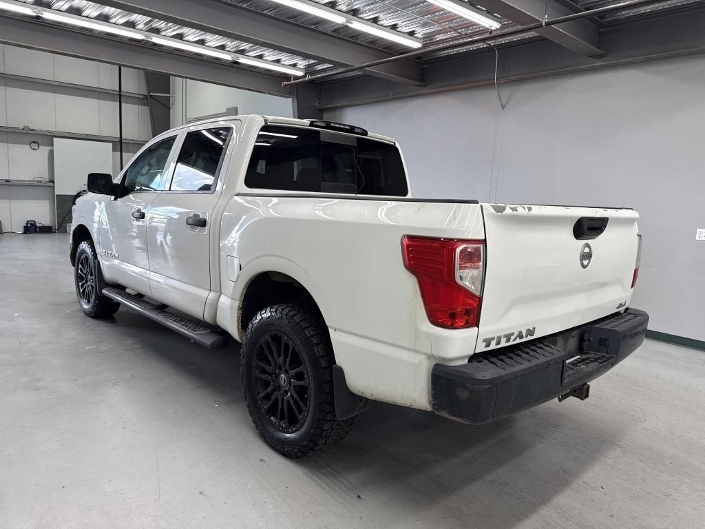 Nissan Titan Platinum Reserve Crew Cab 4WD 2017