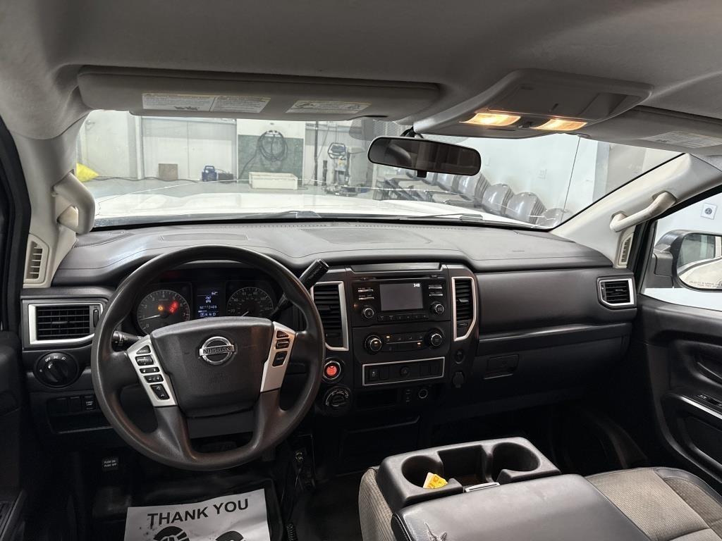 Nissan Titan Platinum Reserve Crew Cab 4WD 2017