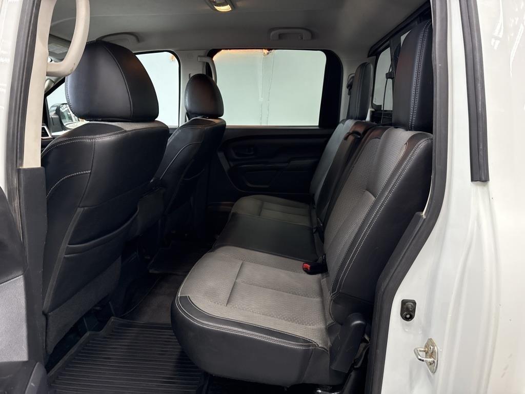 Nissan Titan Platinum Reserve Crew Cab 4WD 2017