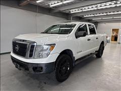 2017 Nissan Titan 