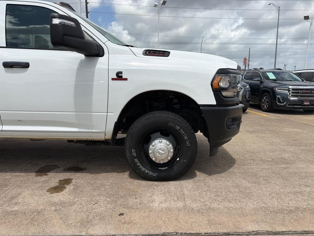 RAM 3500 Tradesman Crew Cab 4WD DRW 2023