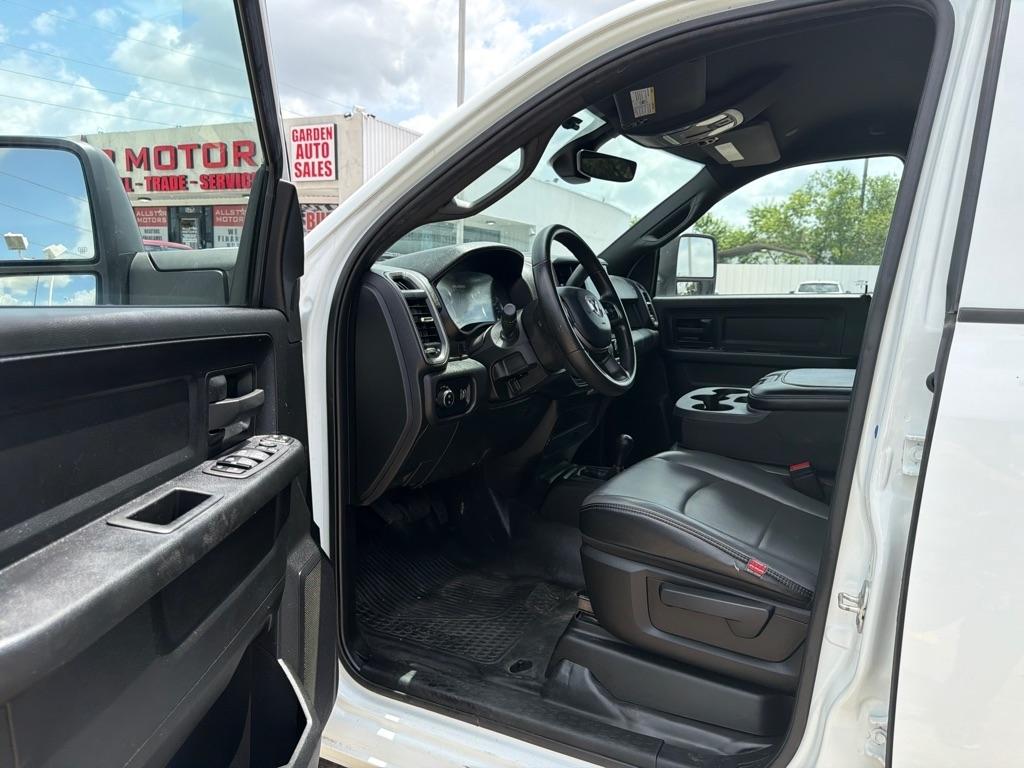RAM 3500 Tradesman Crew Cab 4WD DRW 2023