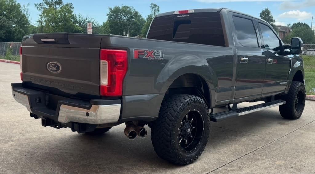 Ford Super Duty F-250 SRW King Ranch 4WD Crew Cab 8' Box 2017