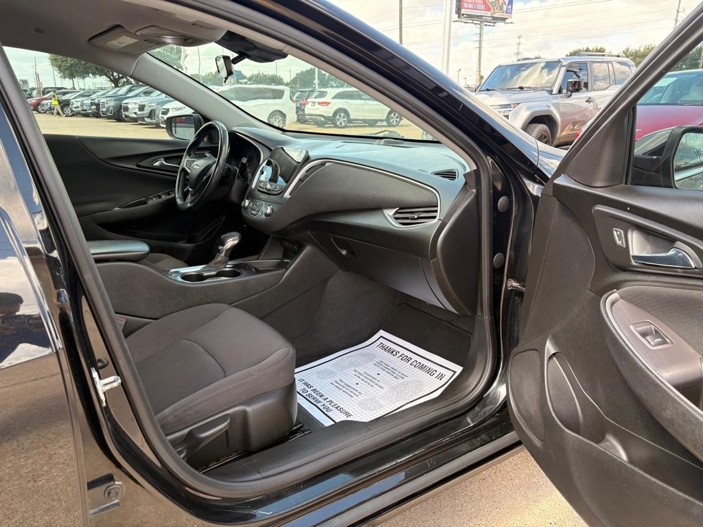 Chevrolet Malibu 4dr Sdn RS 2021