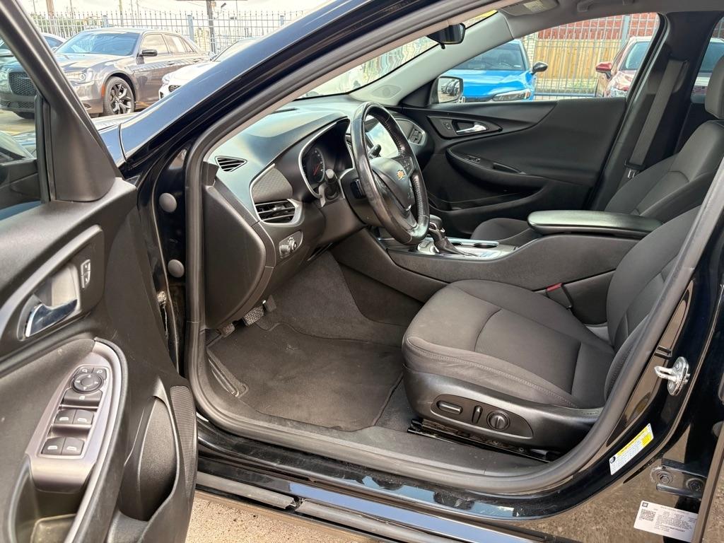 Chevrolet Malibu 4dr Sdn RS 2021