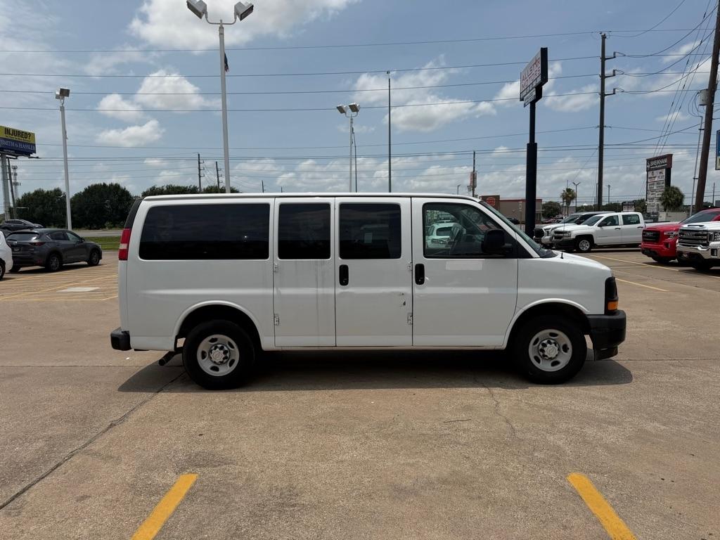 Chevrolet Express Passenger RWD 2500 135" LS 2017