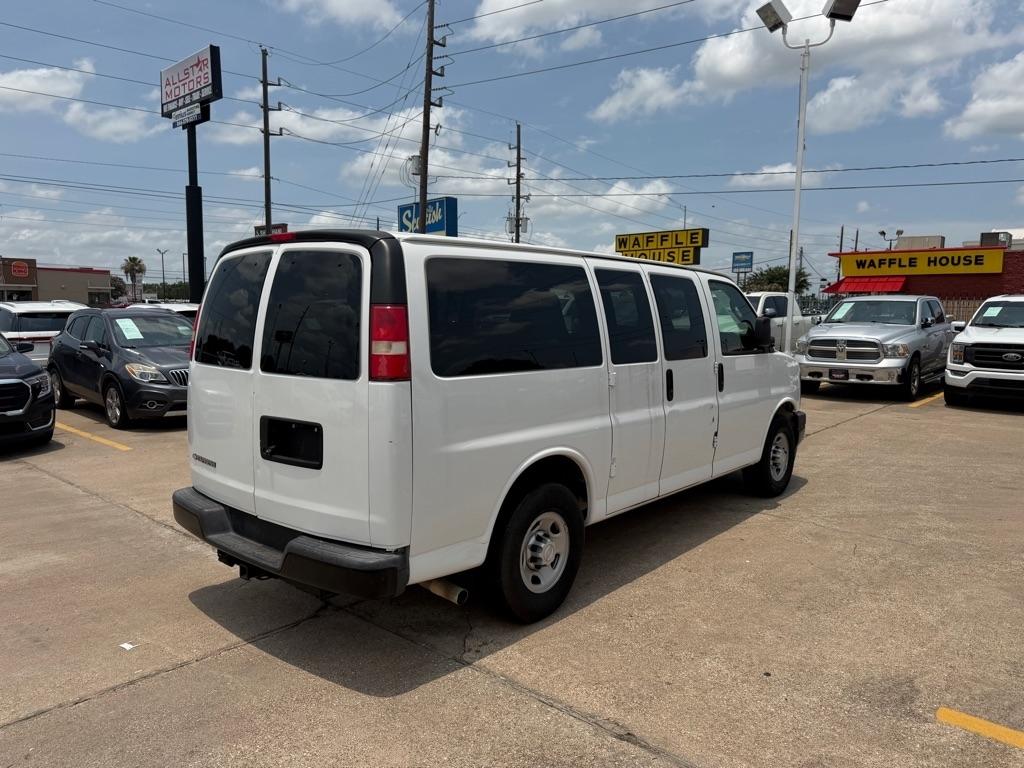 Chevrolet Express Passenger RWD 2500 135" LS 2017