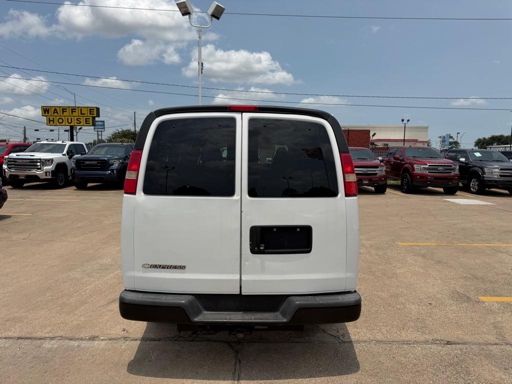 Chevrolet Express Passenger RWD 2500 135" LS 2017