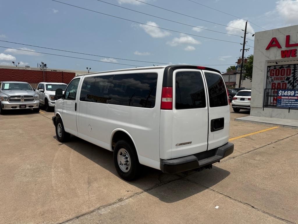 Chevrolet Express Passenger RWD 2500 135" LS 2017