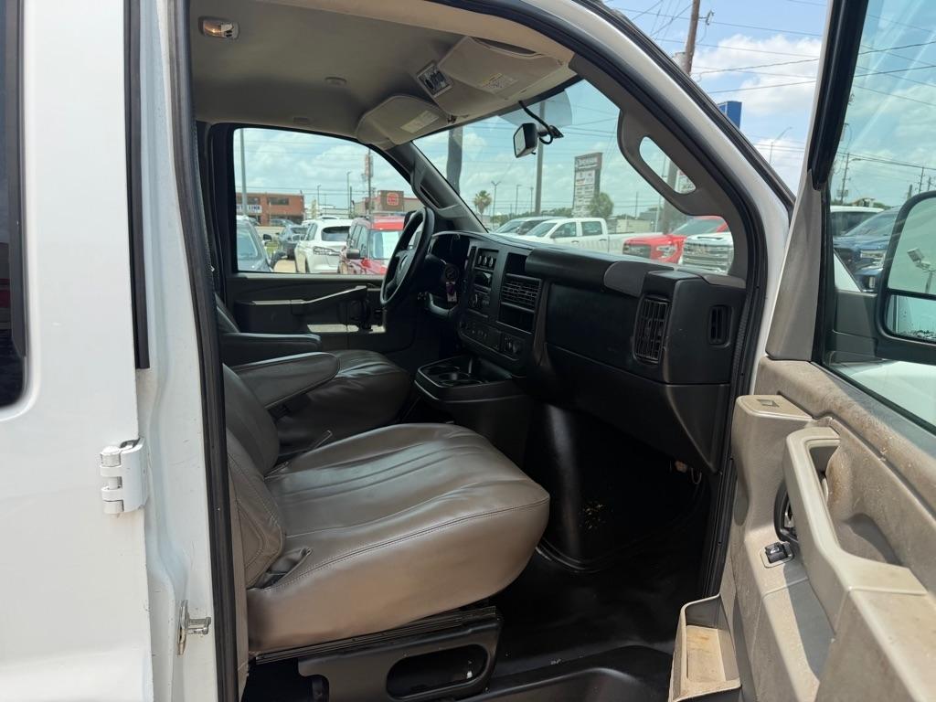 Chevrolet Express Passenger RWD 2500 135" LS 2017