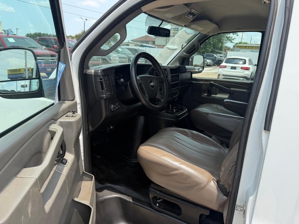 Chevrolet Express Passenger RWD 2500 135" LS 2017