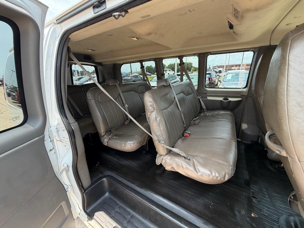 Chevrolet Express Passenger RWD 2500 135" LS 2017