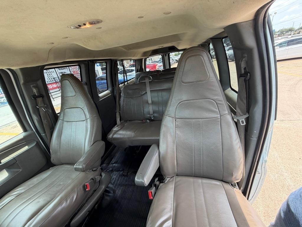 Chevrolet Express Passenger RWD 2500 135" LS 2017
