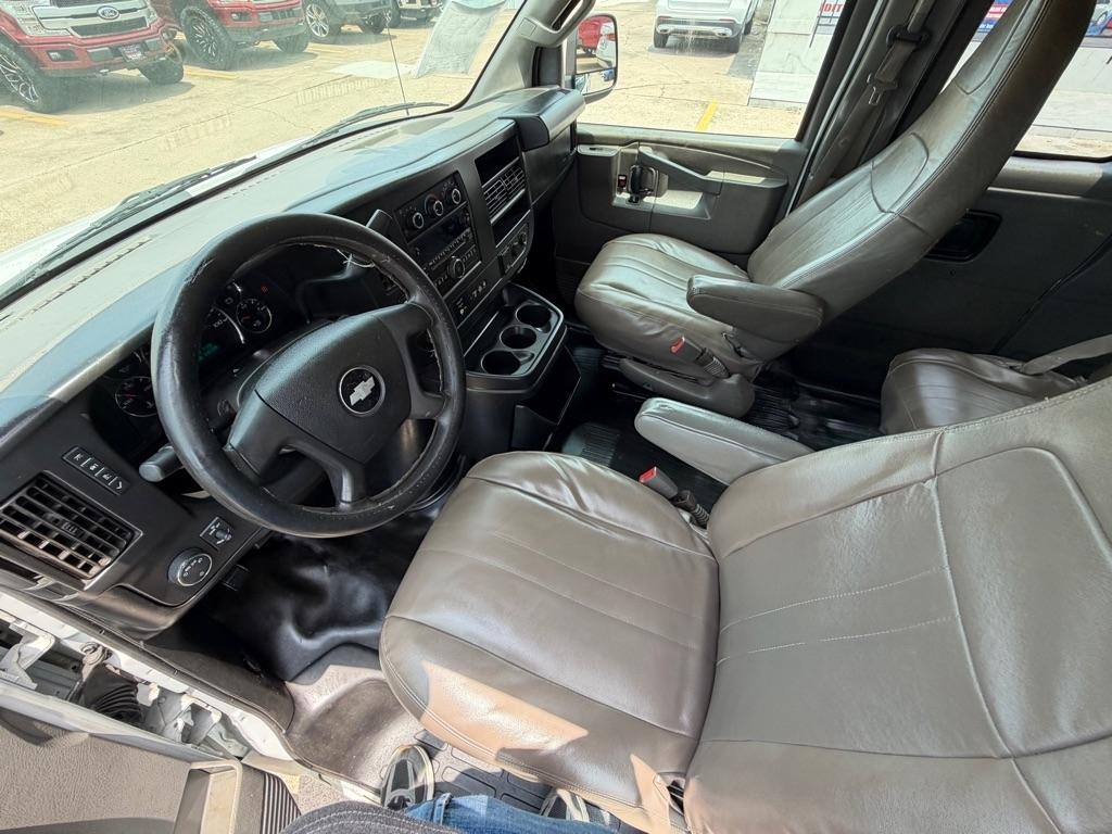 Chevrolet Express Passenger RWD 2500 135" LS 2017