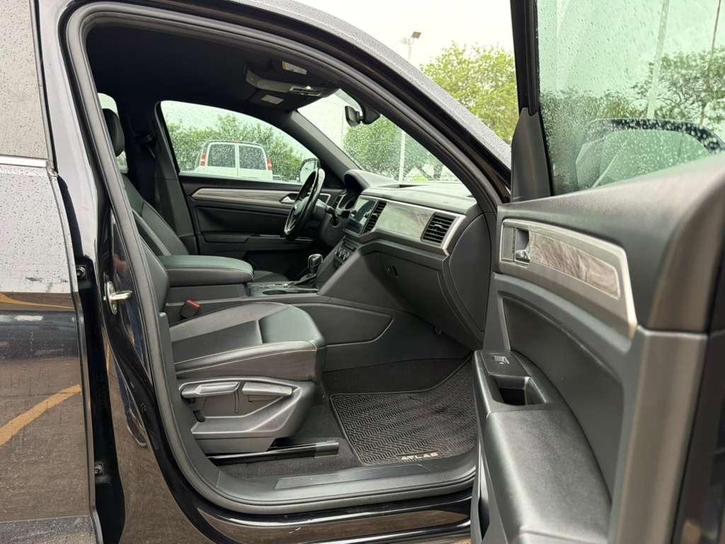 Volkswagen Atlas Cross Sport 2.0T SE w/Technology FWD 2020