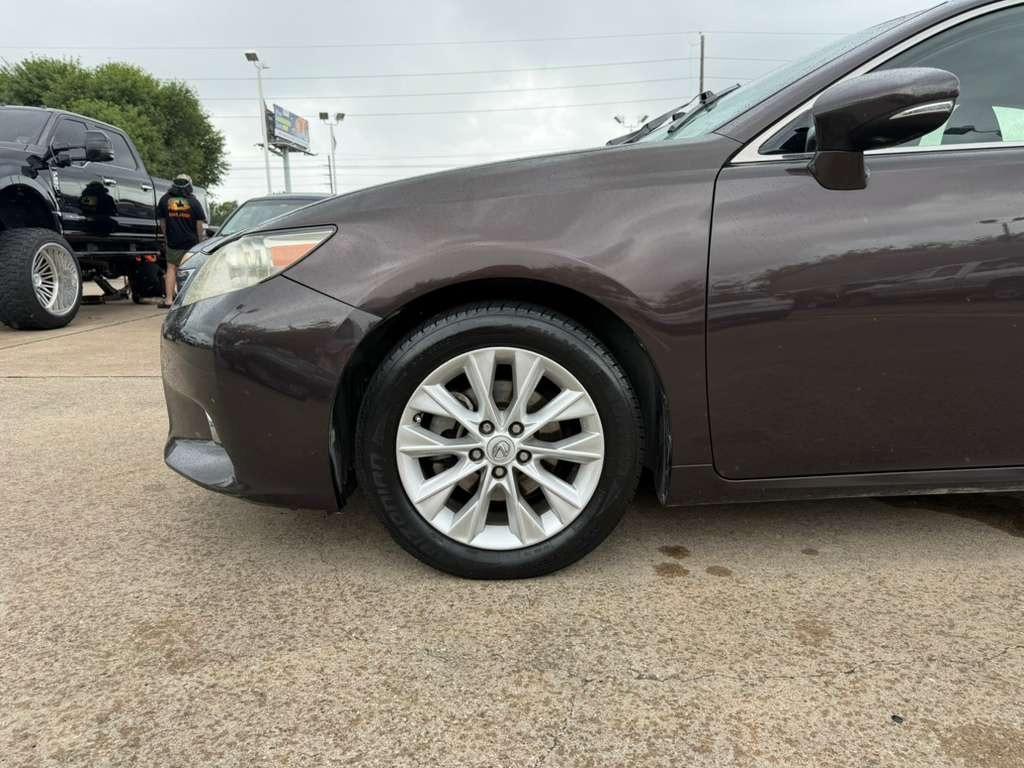 Lexus ES 300h 4dr Sdn Hybrid 2013