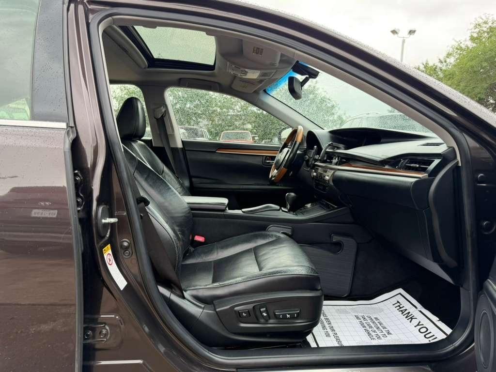 Lexus ES 300h 4dr Sdn Hybrid 2013