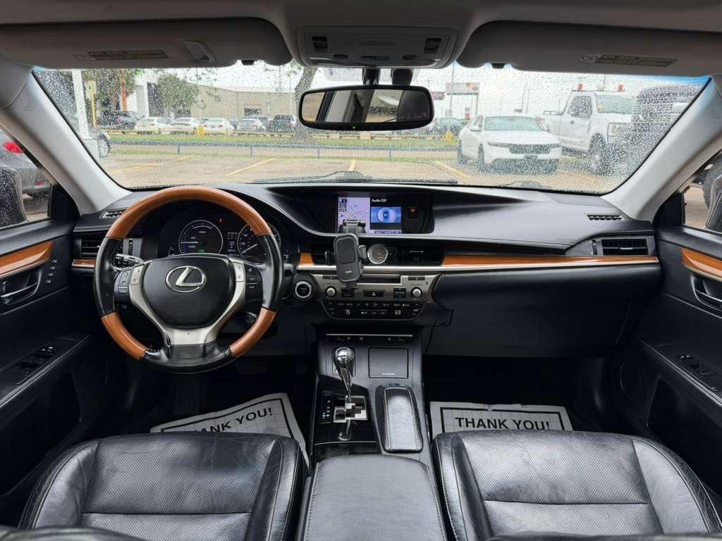 Lexus ES 300h 4dr Sdn Hybrid 2013