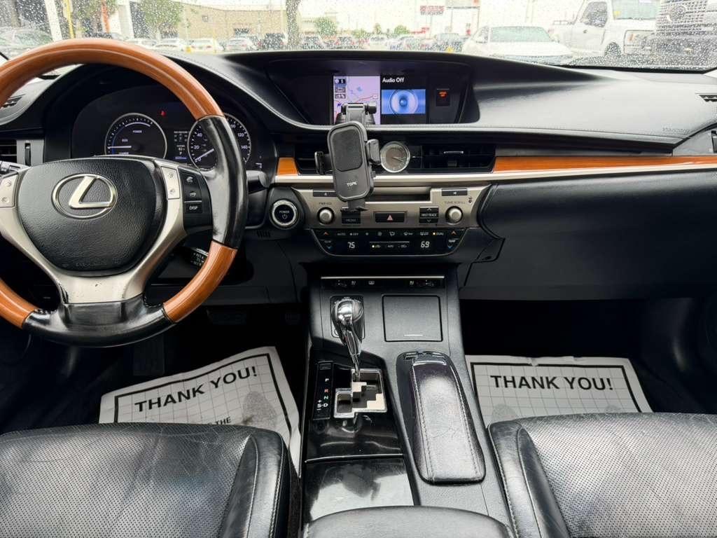 Lexus ES 300h 4dr Sdn Hybrid 2013
