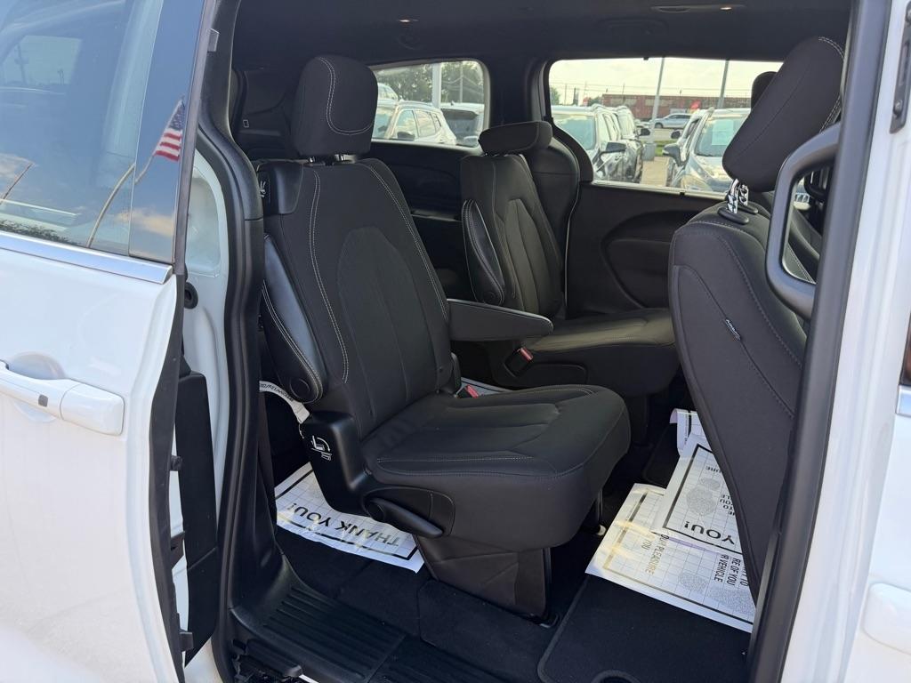 Chrysler Pacifica Touring FWD 2022