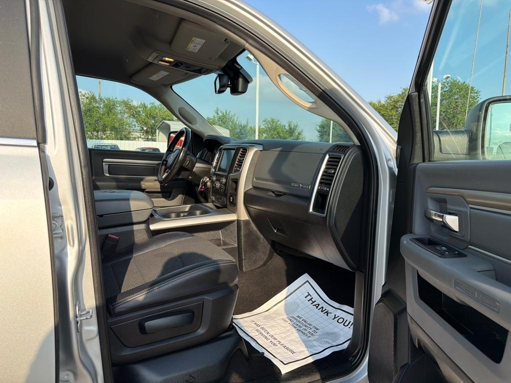 RAM 1500 SLT Crew Cab SWB 4WD 2017